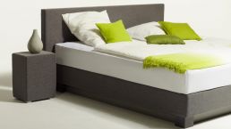 Akva Wasserbetten beim Schlafzimmer und Bettenhaus Körner in Nürnberg. Modell: Boxbed